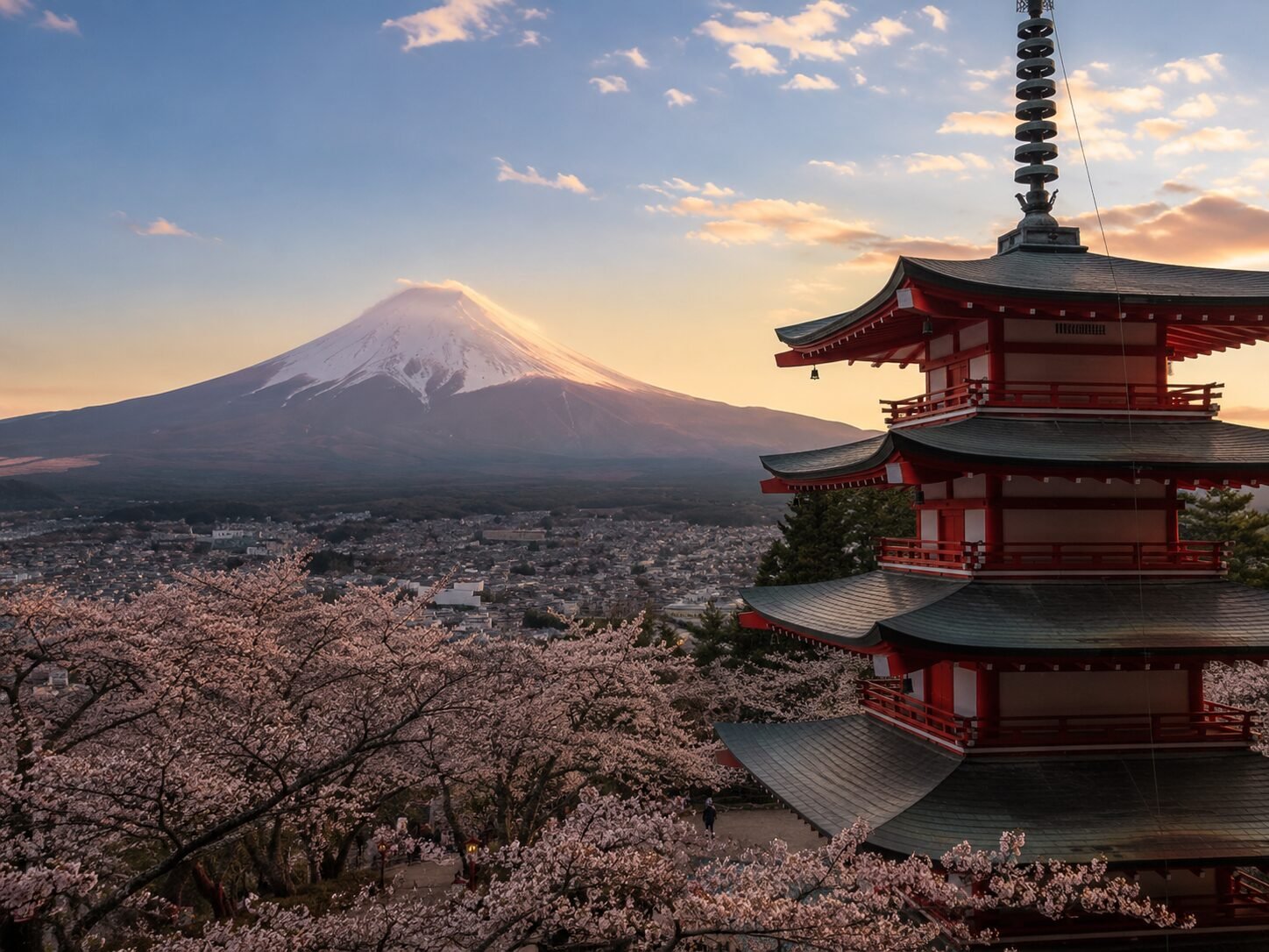 Monte Fuji nevado, icono de Japón en un viaje de buceo por el Pacífico