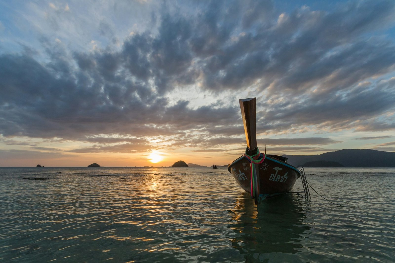 Expedición Tailandia 14 Barca longtail al atardecer en Koh Lipe